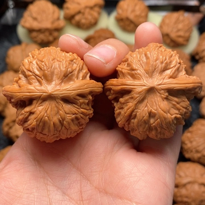 文玩核桃把件圣****猫毕业大磨盘40