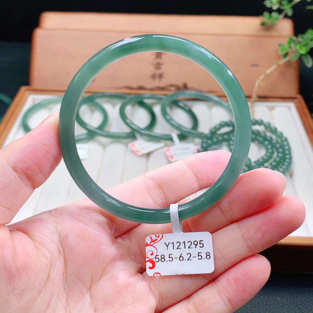 翡翠手镯（圆镯）未镶嵌