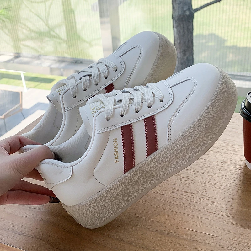 网红小众设计时尚休闲百搭平底小白鞋女2025年春季新款系带女鞋