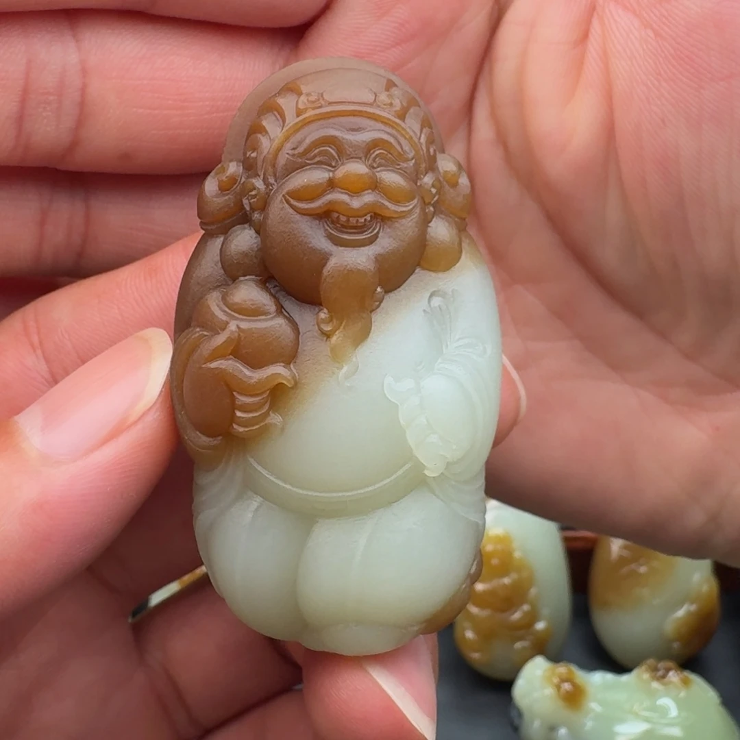 颈饰未镶嵌和田玉（糖玉）