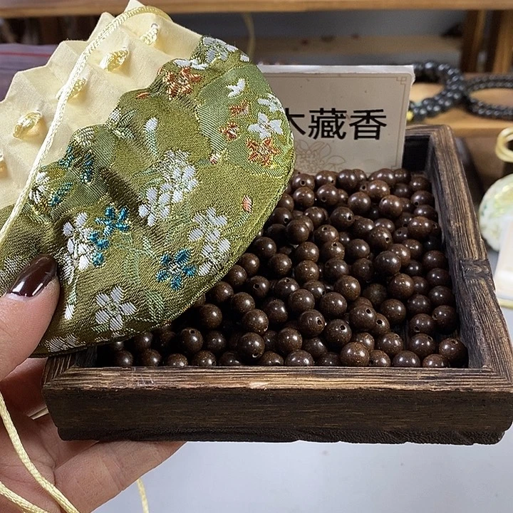 泥塑瑕疵天木藏香0.8香包