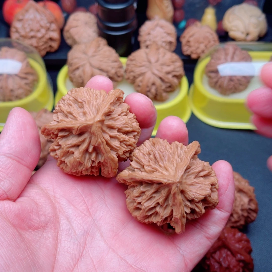 文玩核桃把件大龙纹帝王三棱47×46×46