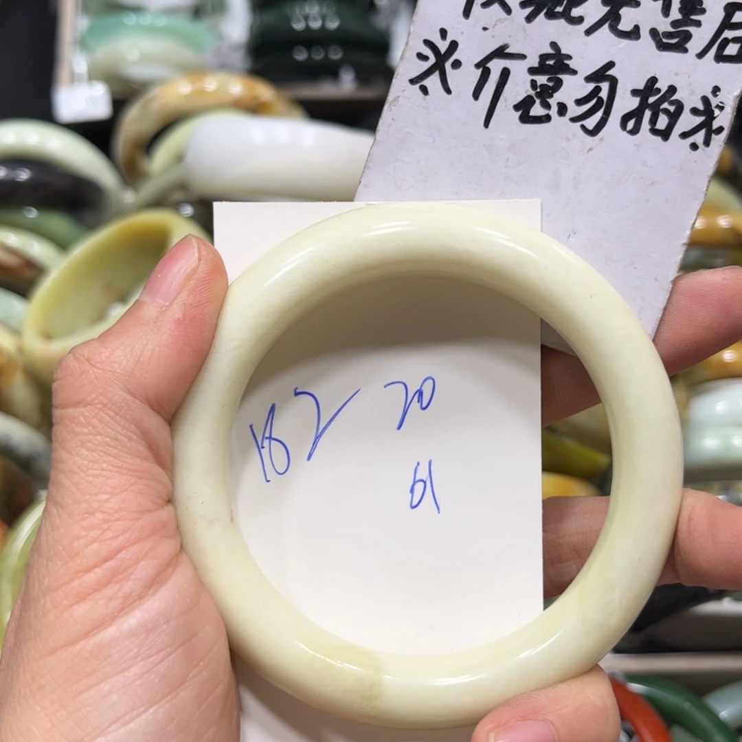 蛇纹石玉手镯未镶嵌