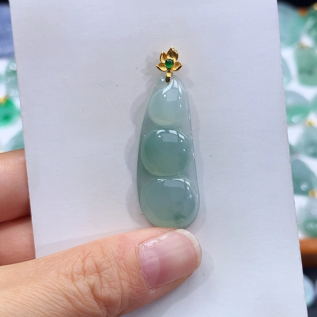 翡翠18K金镶嵌颈饰翡翠吊坠