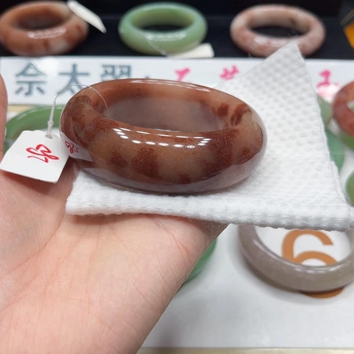 未镶嵌手镯石英质玉宝*