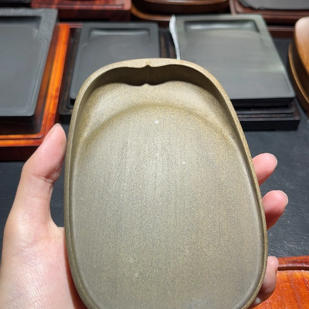 芳***画济源坑黄鱼子蝉型砚