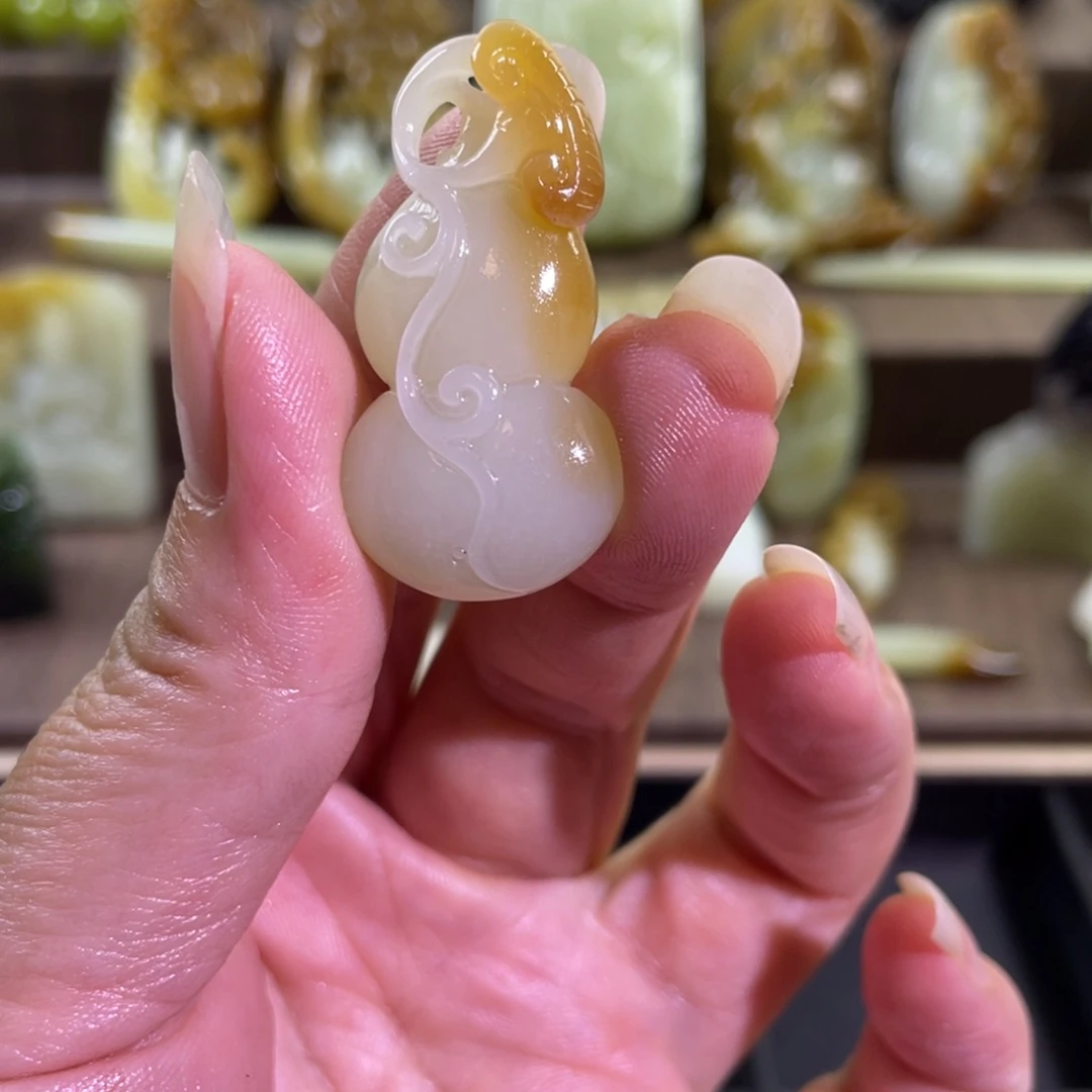 颈饰未镶嵌和田玉（糖玉）