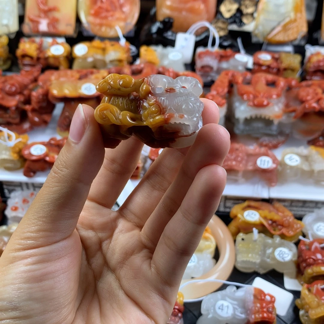 石英质玉（黄龙玉）未镶嵌挂件