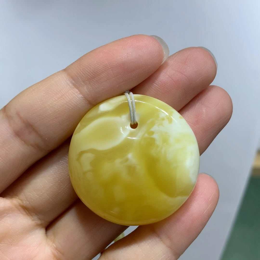 未镶嵌颈饰蜜蜡吊坠