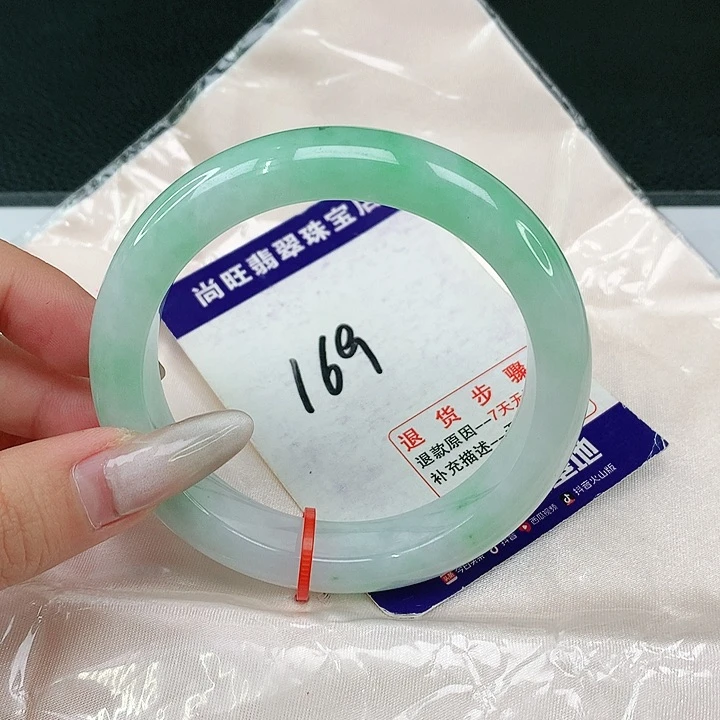 翡翠手镯未镶嵌凡**士翡翠12
