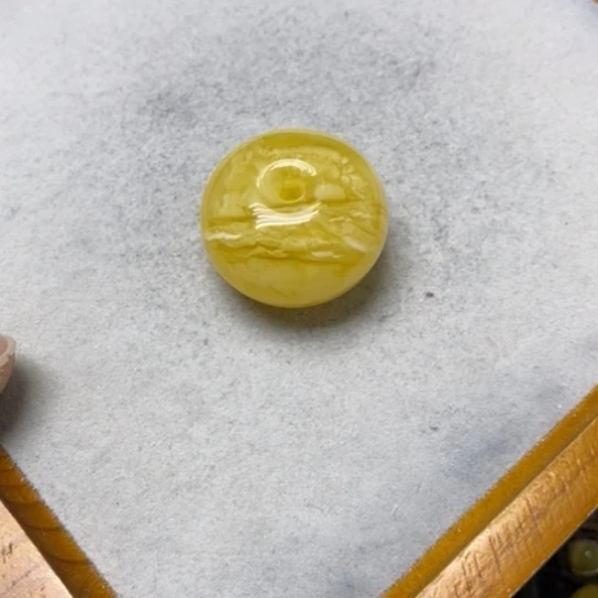 蜜蜡裸石未镶嵌吊坠