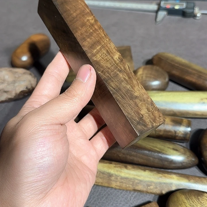 三***柒阴沉木直播间一物一拍截图