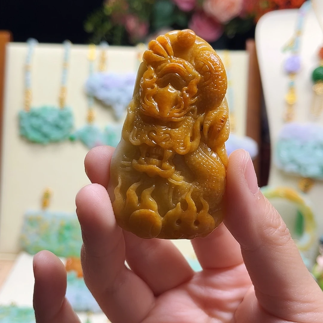 翡翠颈饰未镶嵌龙牌