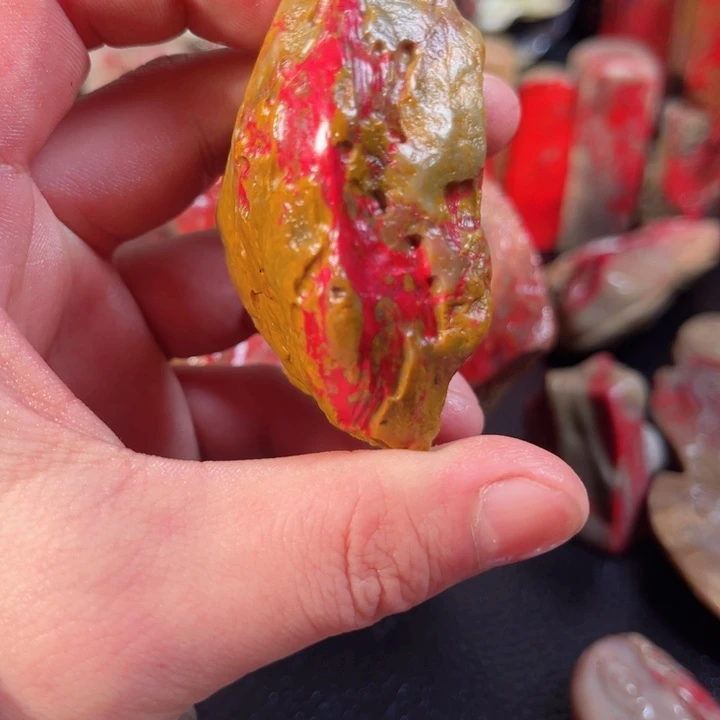 昌化石田黄鸡血石