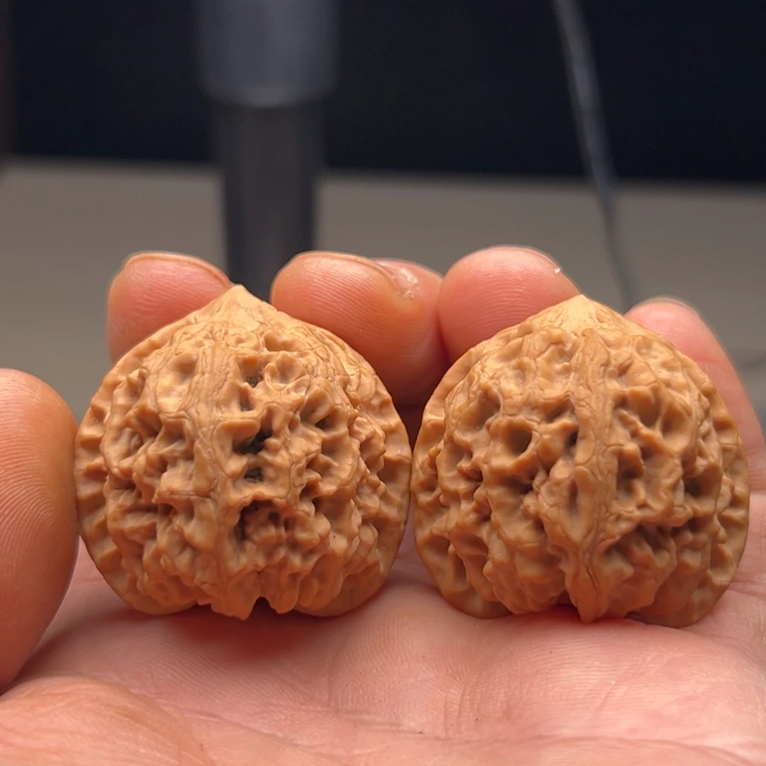 文玩核桃把件太行龙纹36球体