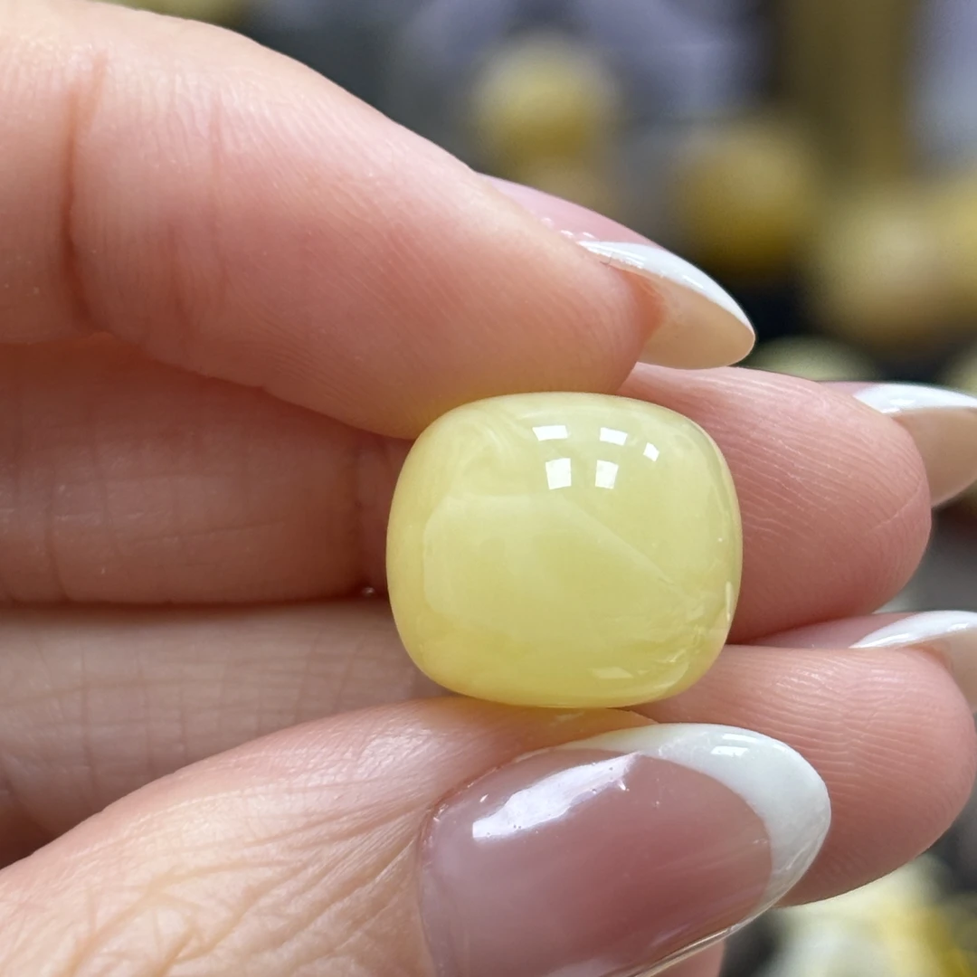 13.5*11.8mm瑕疵· 小妖珠宝天然原矿琥珀蜜蜡
