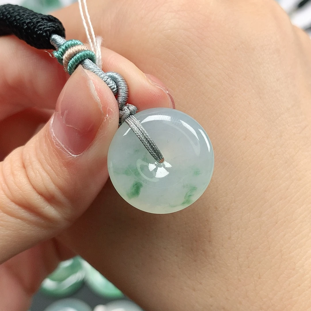 翡翠颈饰未镶嵌平安