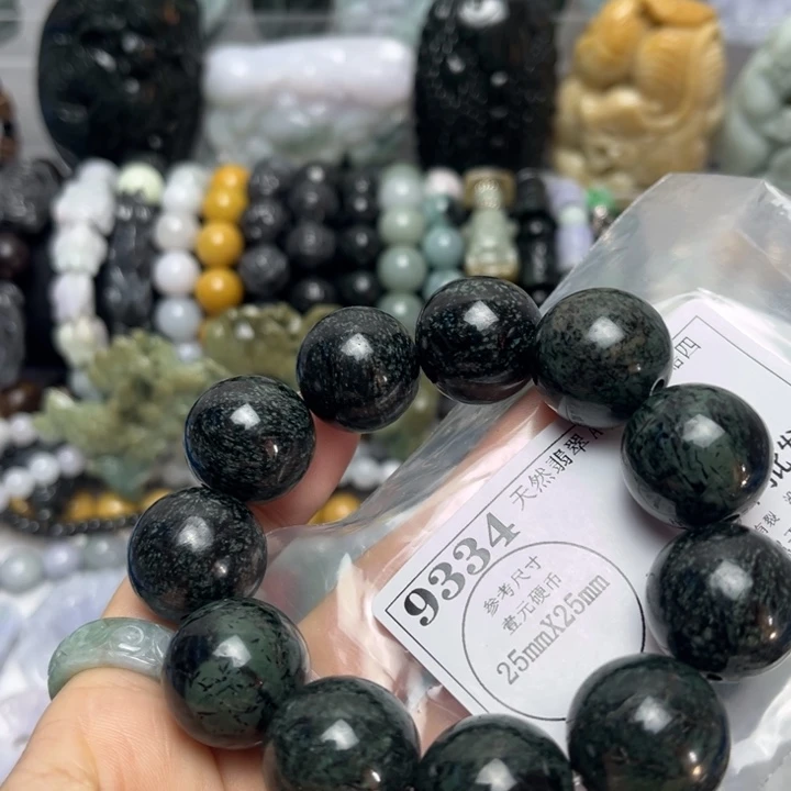 翡翠未镶嵌挂件9334