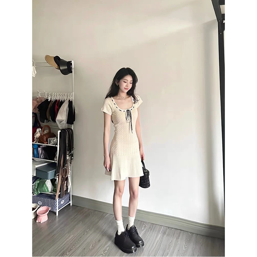 1330法式甜美高级设计感绑带方领连衣裙女收腰显瘦小香风A字短裙