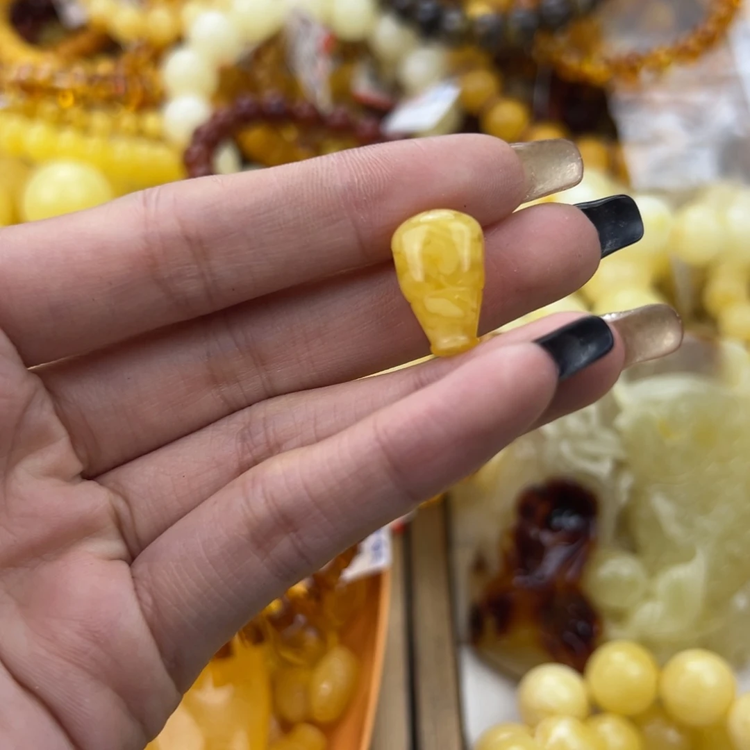 琥珀珠宝奇石未镶嵌