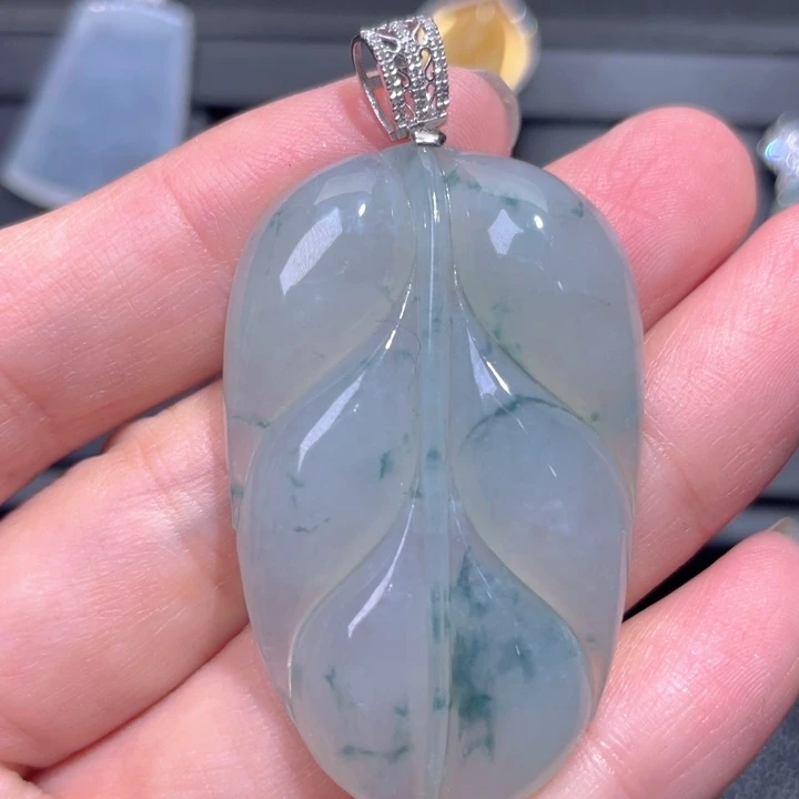 颈饰18K金镶嵌翡翠翡翠