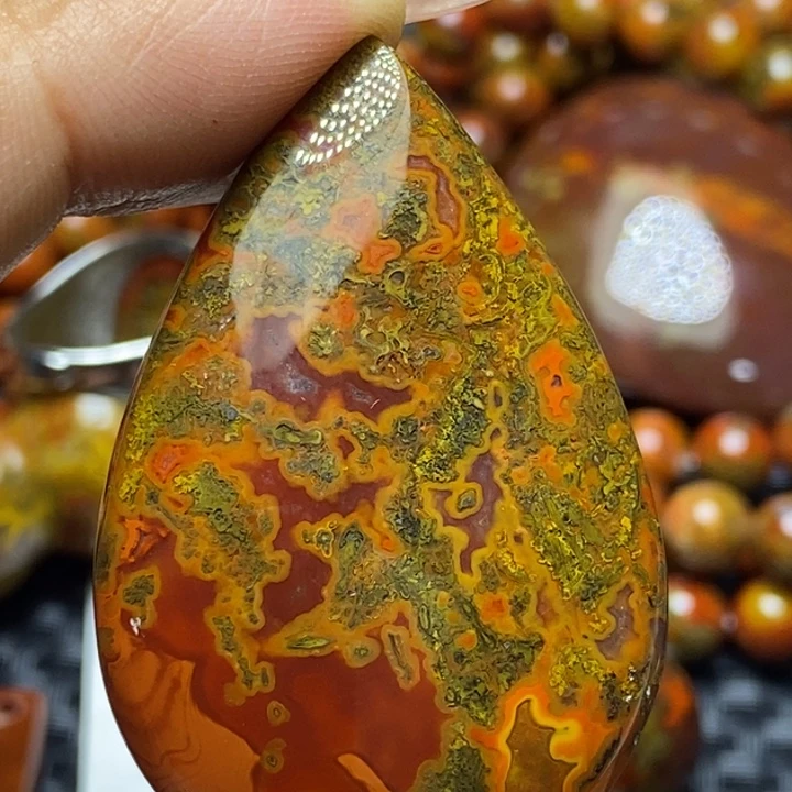 玛瑙/玉髓颈饰未镶嵌五*