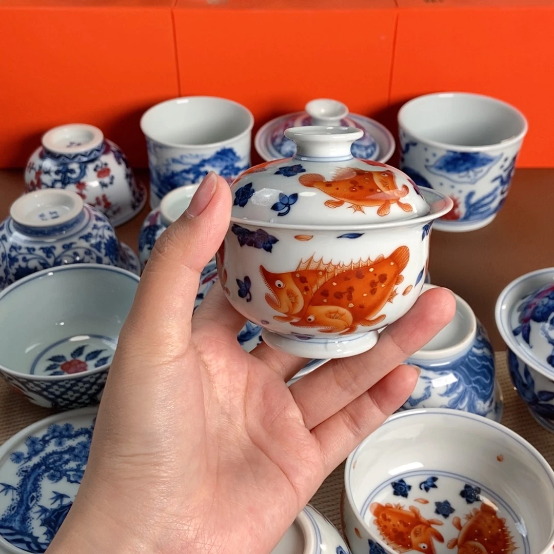 洪印慕名青花矾红桃花鳜鱼盖碗