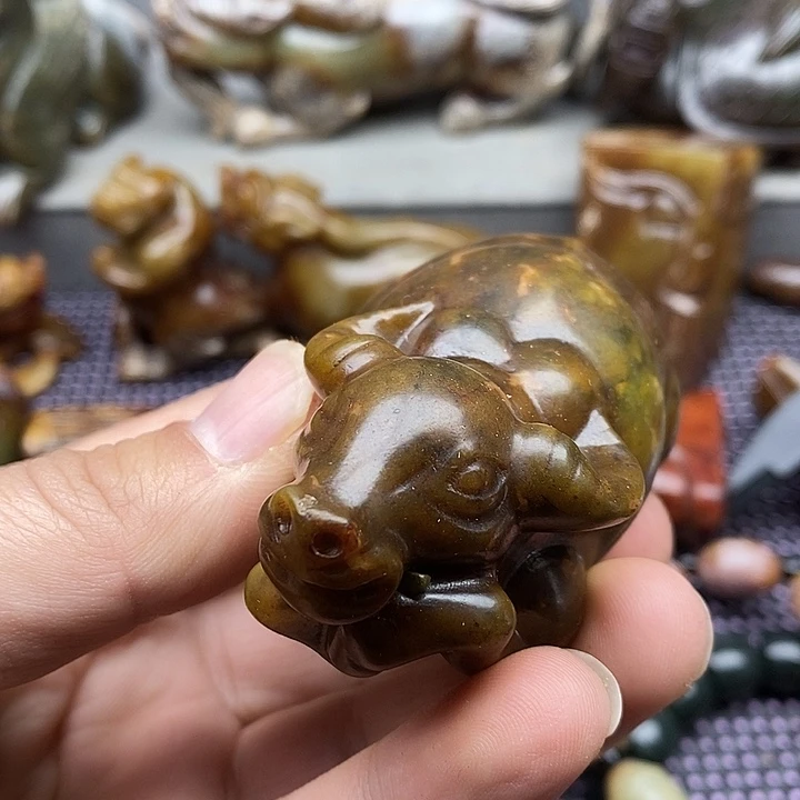 未镶嵌蛇纹石玉颈饰