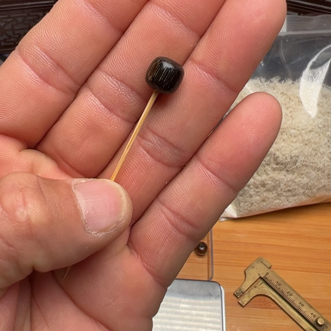 树脂只买单纯的吊坠，没带链子，属的性质。0.56