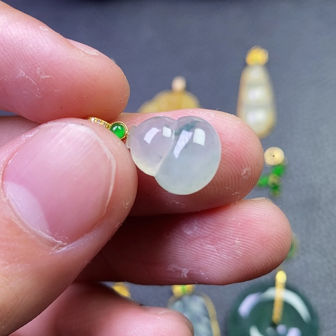 颈饰18K金镶嵌翡翠