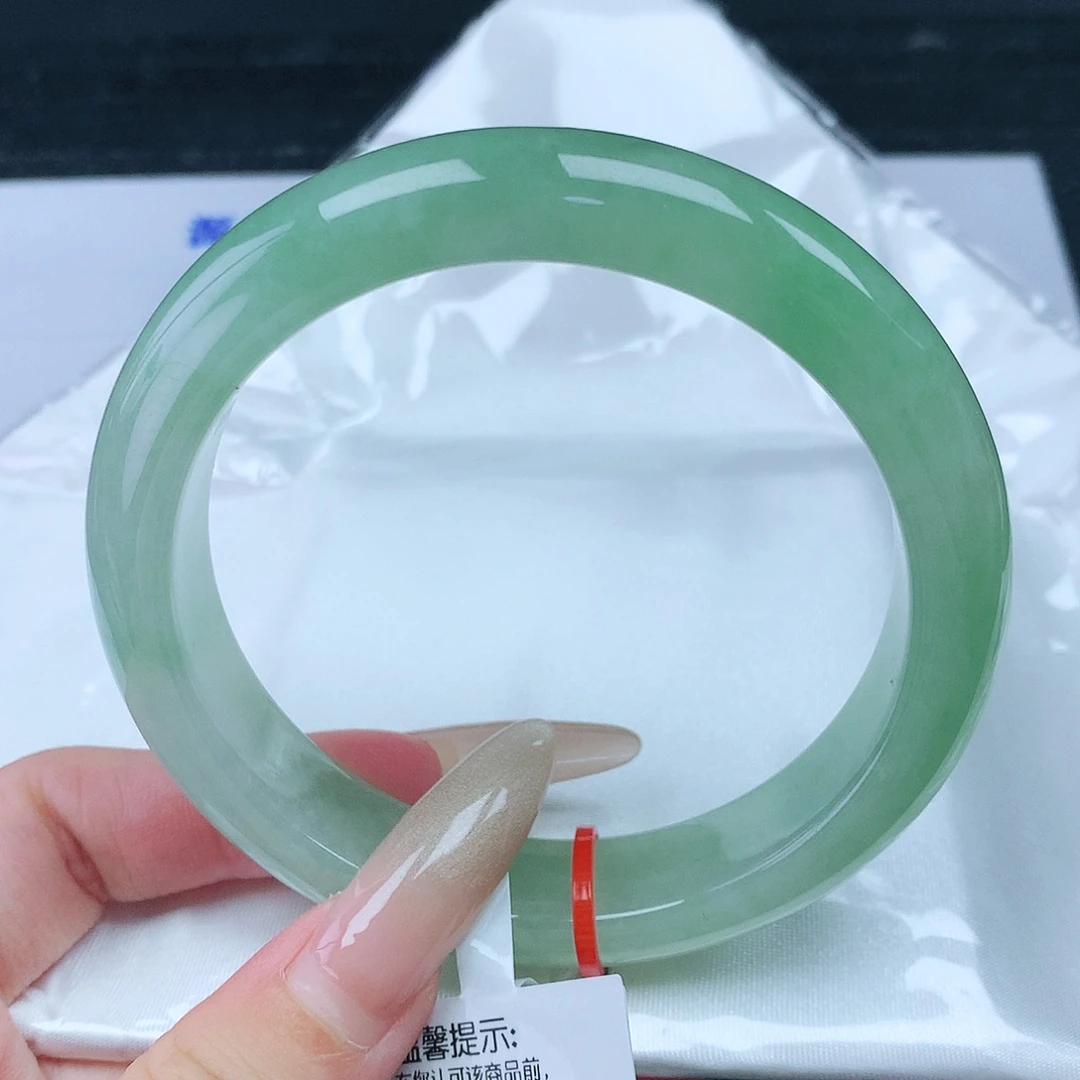 翡翠手镯未镶嵌59圈