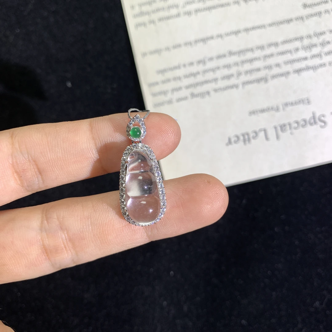 天然缅甸料玉水沫子福豆吊坠石英质玉s925银镶嵌气质时尚精美满钻