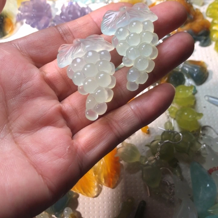 蛇纹石玉未镶嵌耳坠