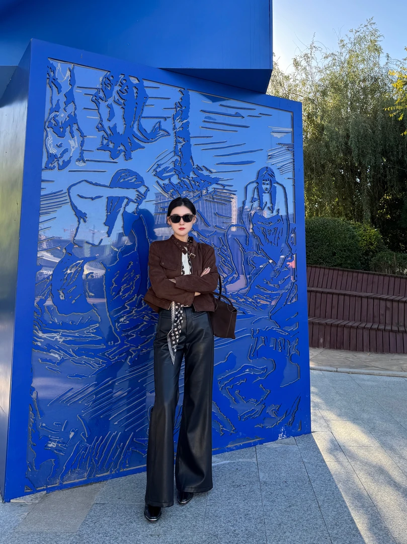 JIZHI极致 超模比例直筒微喇气质高级显瘦黑色百搭柔软皮裤秋冬