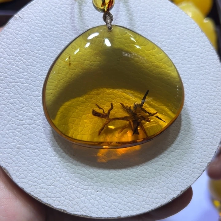 未镶嵌颈饰琥珀琥珀吊坠20克