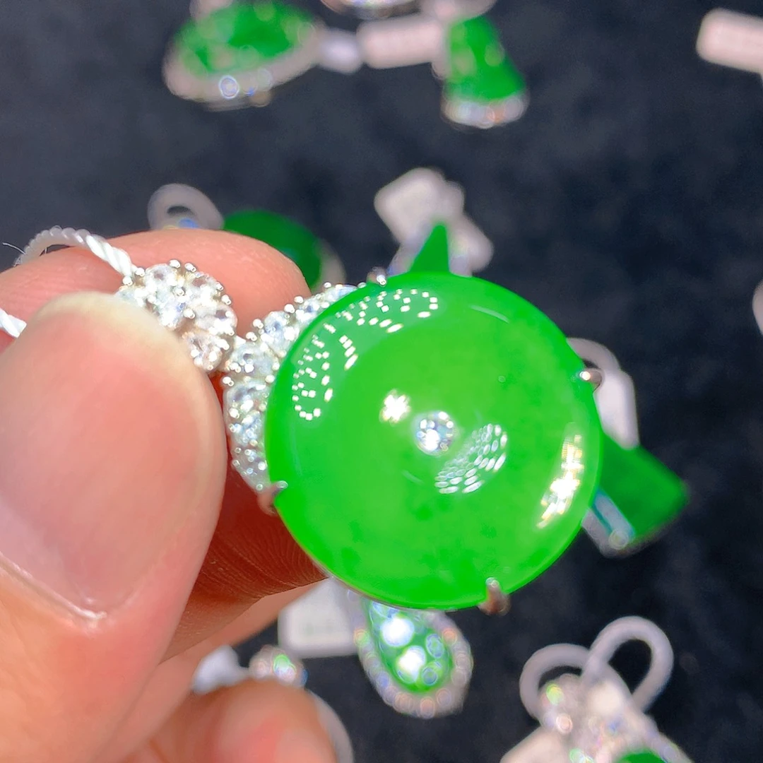 颈饰银S925镶嵌翡翠