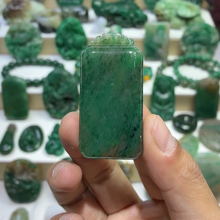 独山玉未镶嵌颈饰老料无事牌