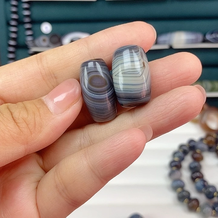 刘***根玛瑙/玉髓未镶嵌颈饰