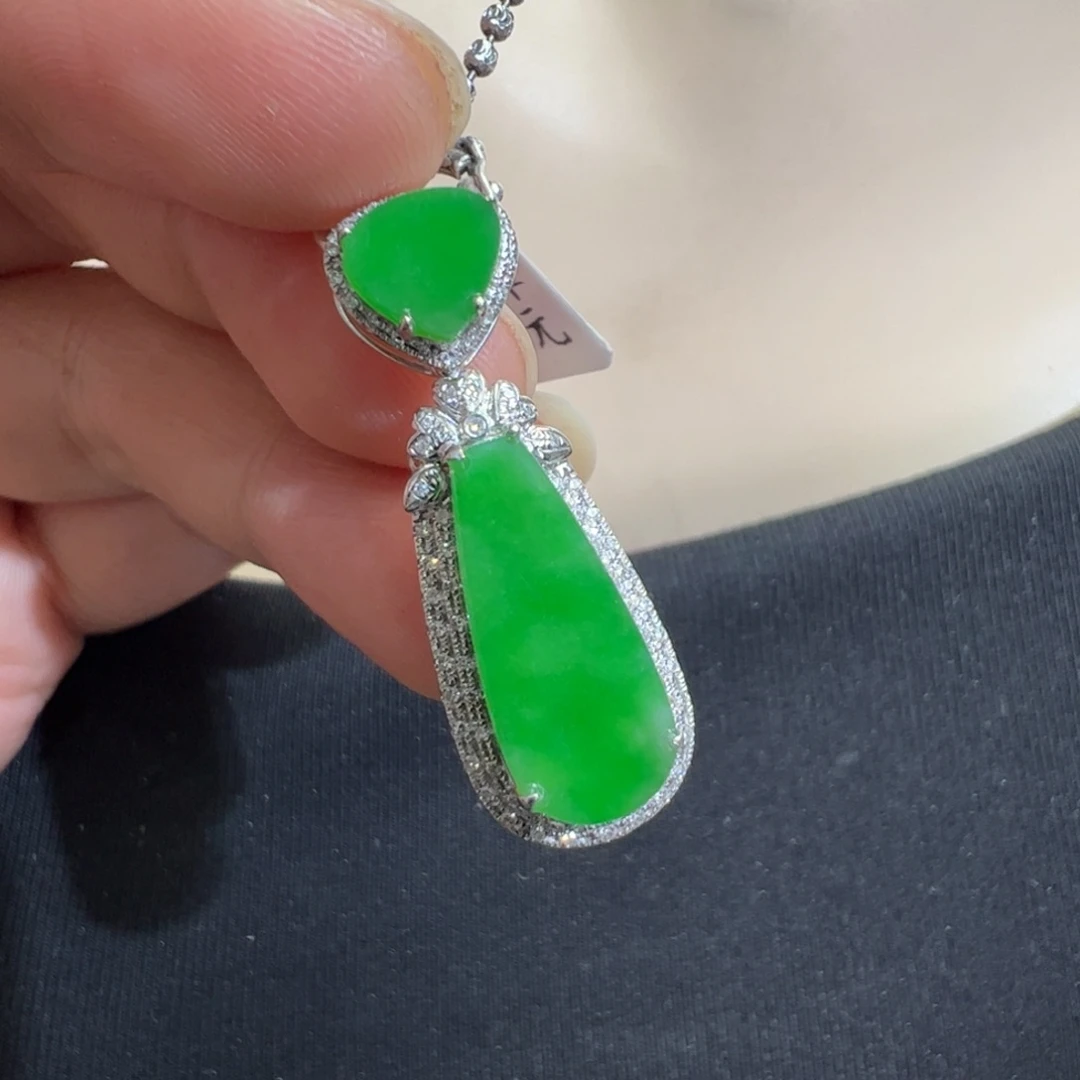 翡翠吊坠(不含链)18K金镶嵌