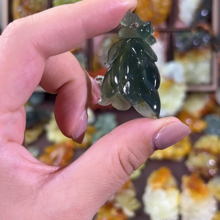 未镶嵌蛇纹石玉颈饰