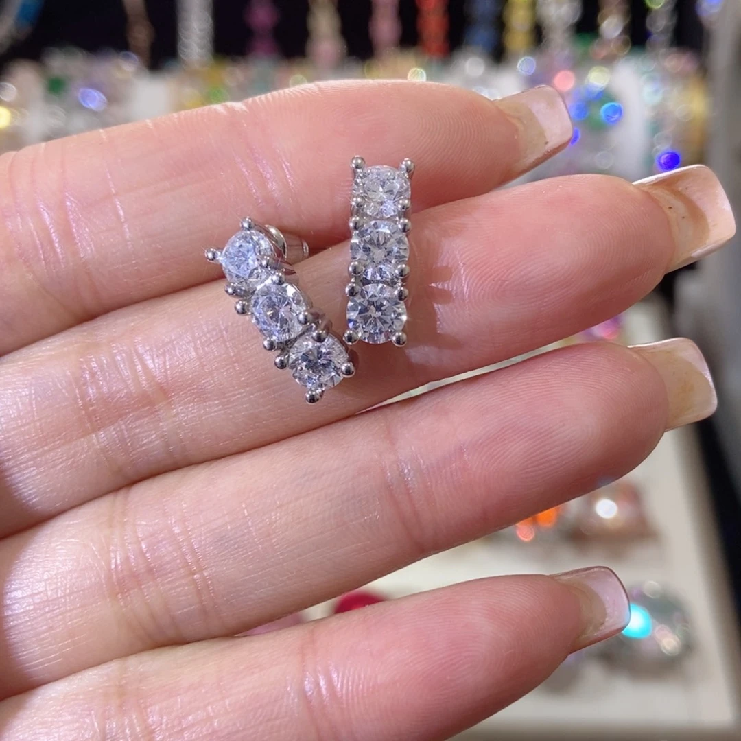 66锆石（处理）耳钉