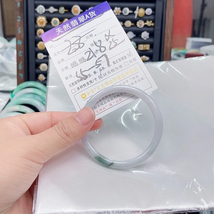 翡翠手镯未镶嵌翡翠