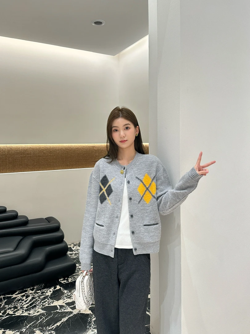IIIVIVINIKO设计师品牌 复古菱格纹百搭减龄针织开衫毛衣