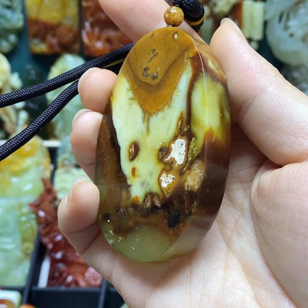 岫玉未镶嵌吊坠(赠链)
