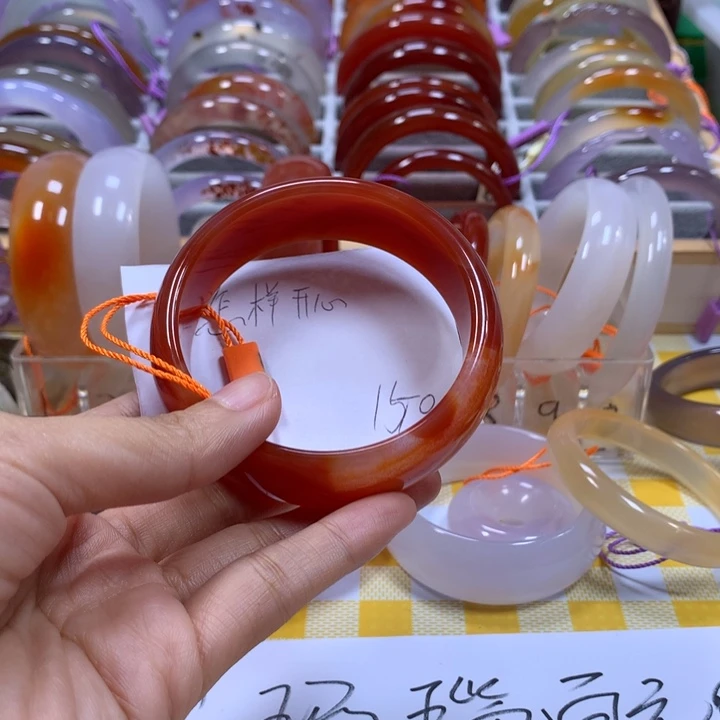怎***。玛瑙/玉髓手镯未镶嵌
