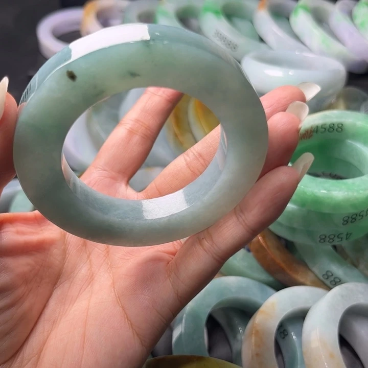 定制翡翠未镶嵌手镯