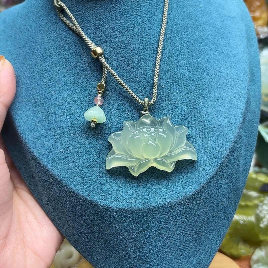 蛇纹石玉未镶嵌吊坠