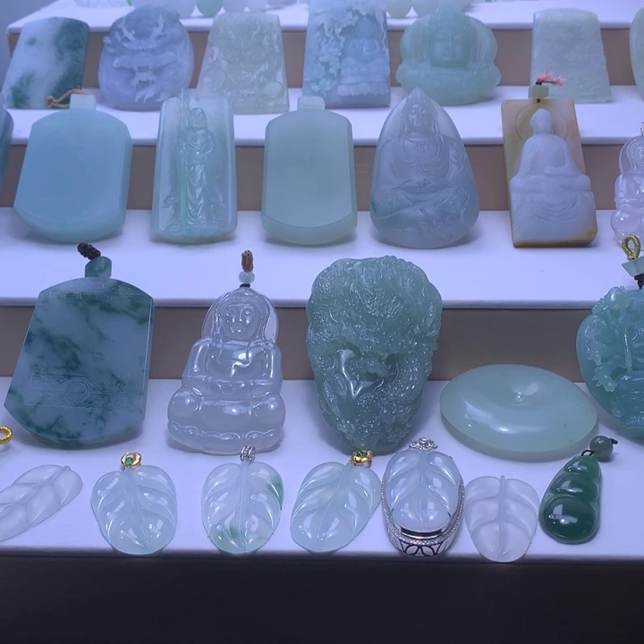 翡翠未镶嵌颈饰有****斤