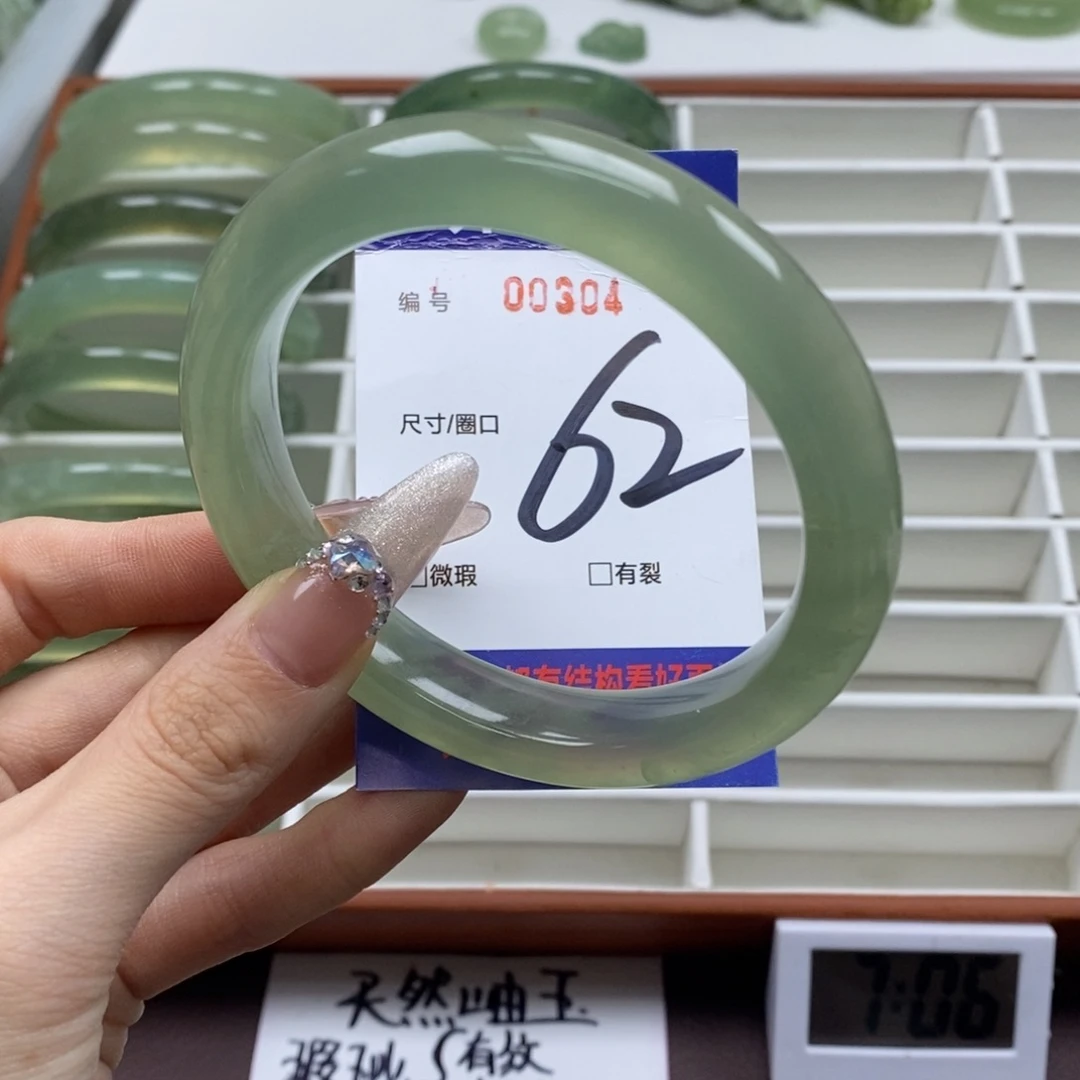 蛇纹石玉手镯未镶嵌