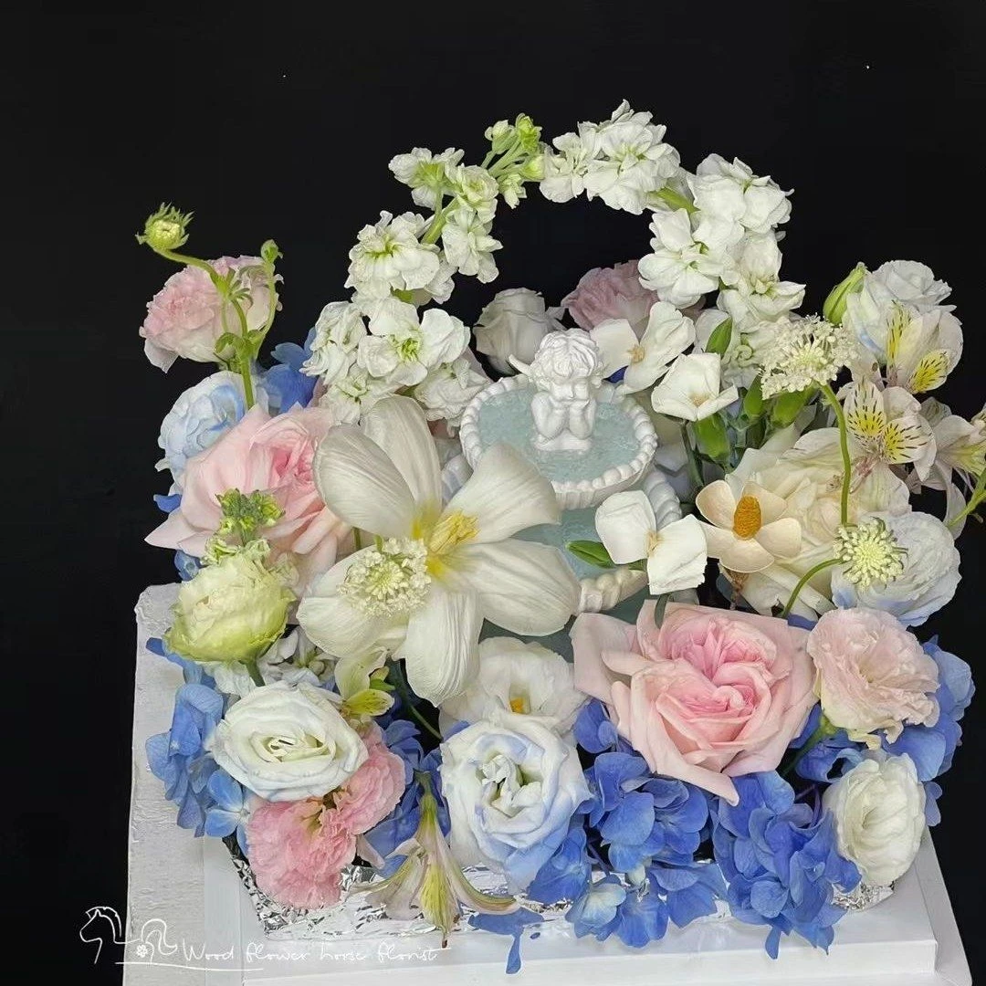 【许愿池】蓝绣球粉玫瑰郁金香白桔梗混搭礼盒